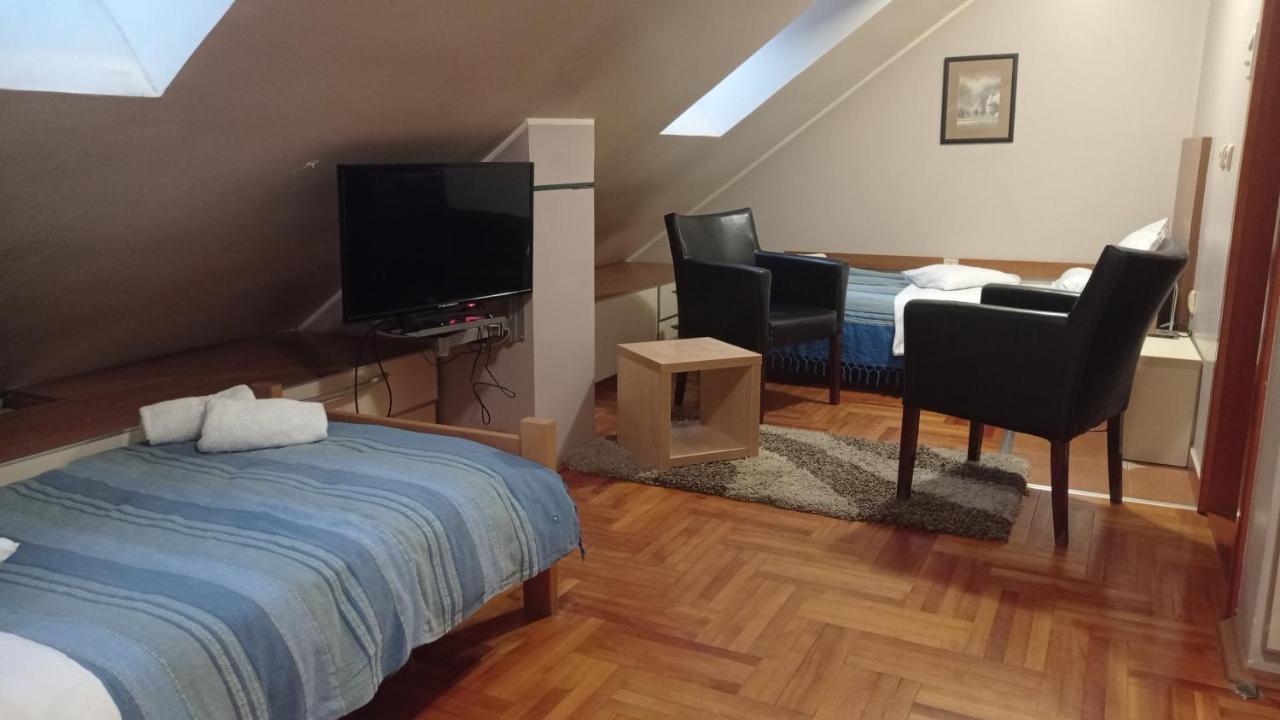Car Royal Apartments And Rooms Novi Sad Ngoại thất bức ảnh