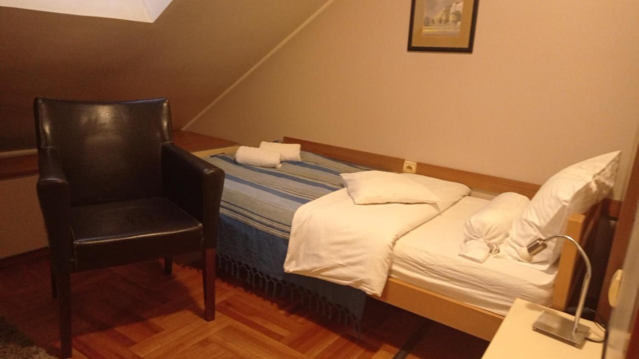 Car Royal Apartments And Rooms Novi Sad Ngoại thất bức ảnh