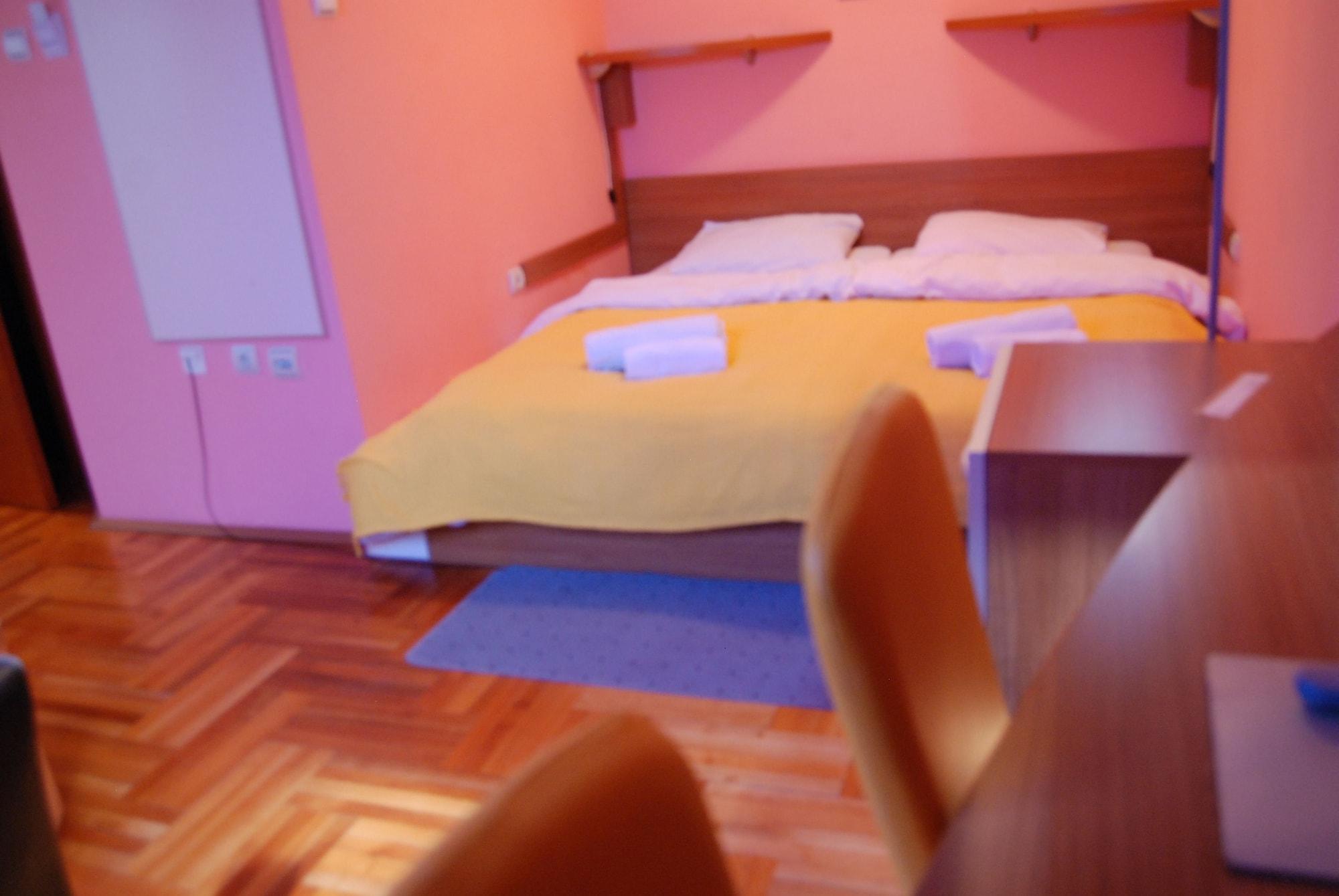 Car Royal Apartments And Rooms Novi Sad Ngoại thất bức ảnh